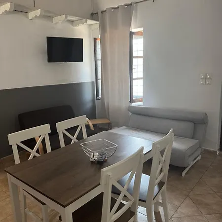 Landsted Atesi House-chorto