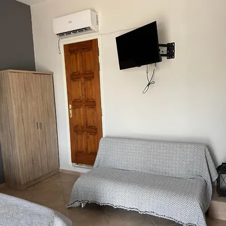 Atesi House-chorto منزل ريفي