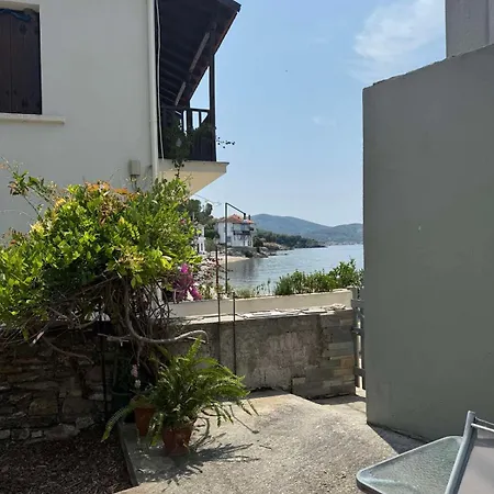 Atesi House-chorto منزل ريفي *